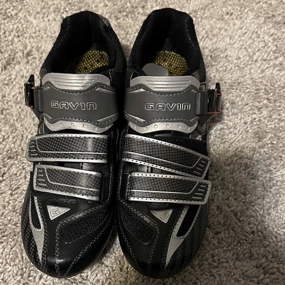 Gavin Black and Gray Cycling Shoes